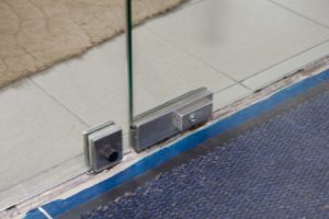 Стеклянные двери в магазине Итальянской плитки - 03